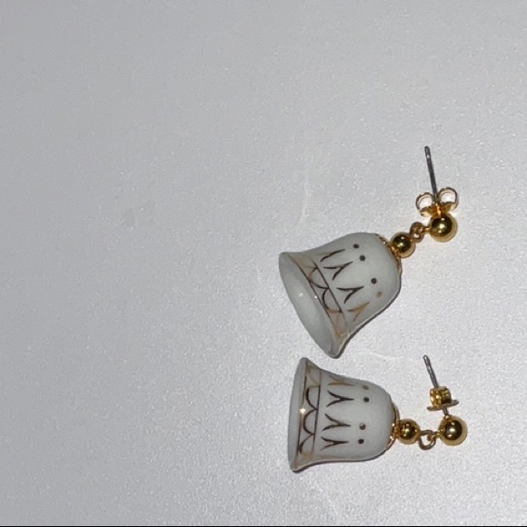 Avon 1992 Genuine Porcelain Bell Gold-Toned Trim Post and Clutch Earrings - Picture 5 of 6